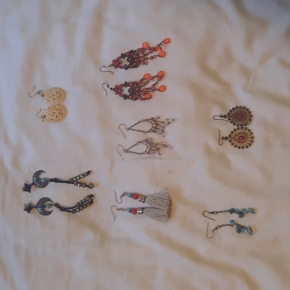 Assorted costume jewelry earrings